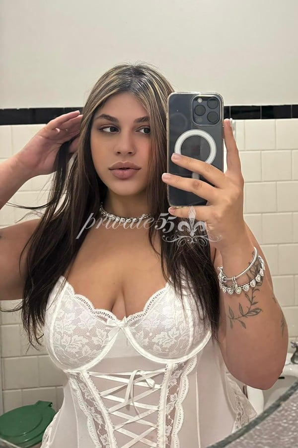 Public photo 10 of Isadora Diniz