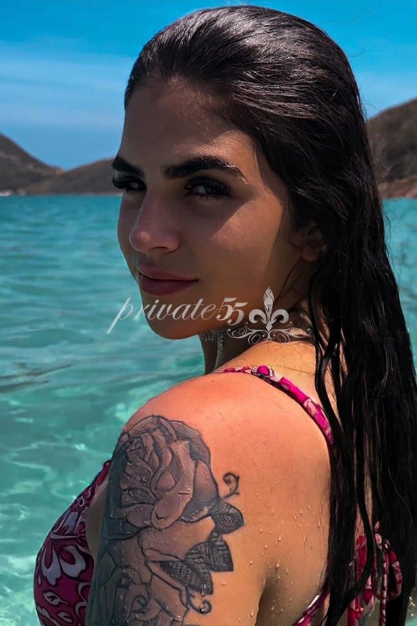 Public photo 5 of Lara Fernandes