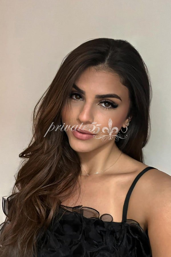 Public photo 3 of Lara Fernandes