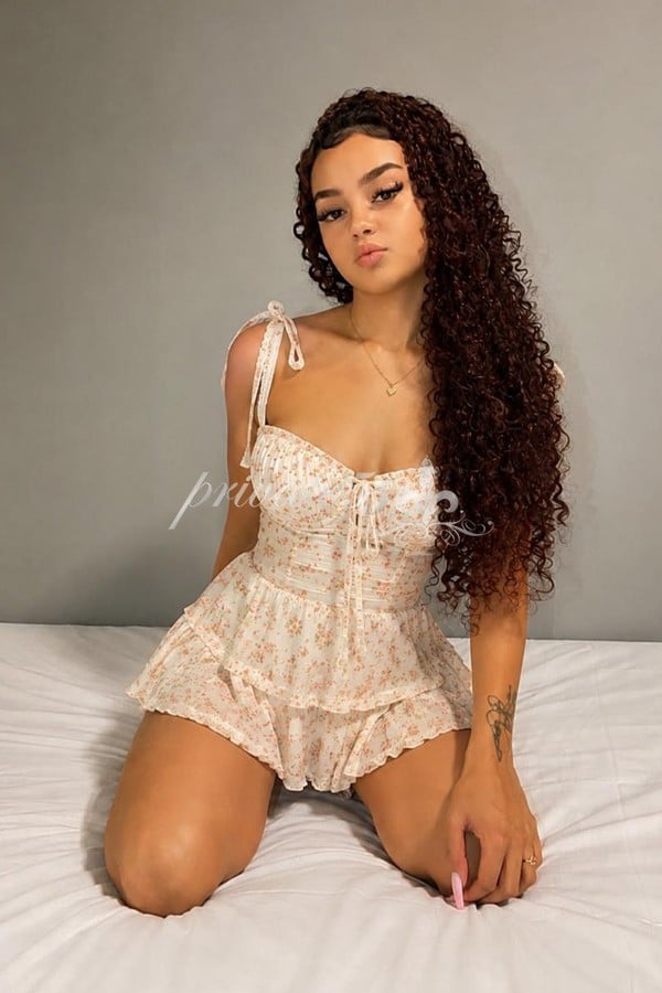 Public photo 10 of Maya Mendes