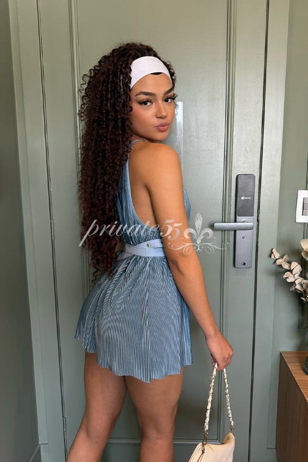 Public photo 2 of Maya Mendes