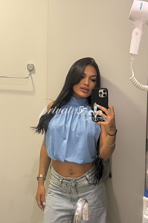 Public photo 20 of Lara Silva