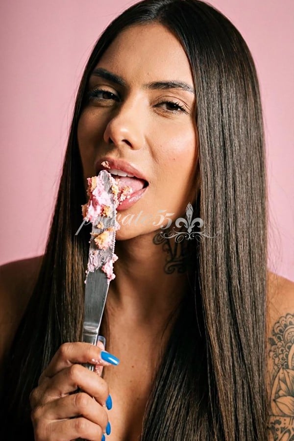 Public photo 11 of Mia  Cavalcanti