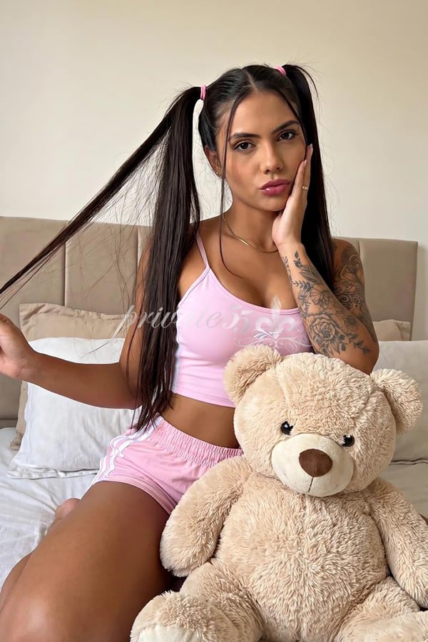 Public photo 4 of Mia  Cavalcanti