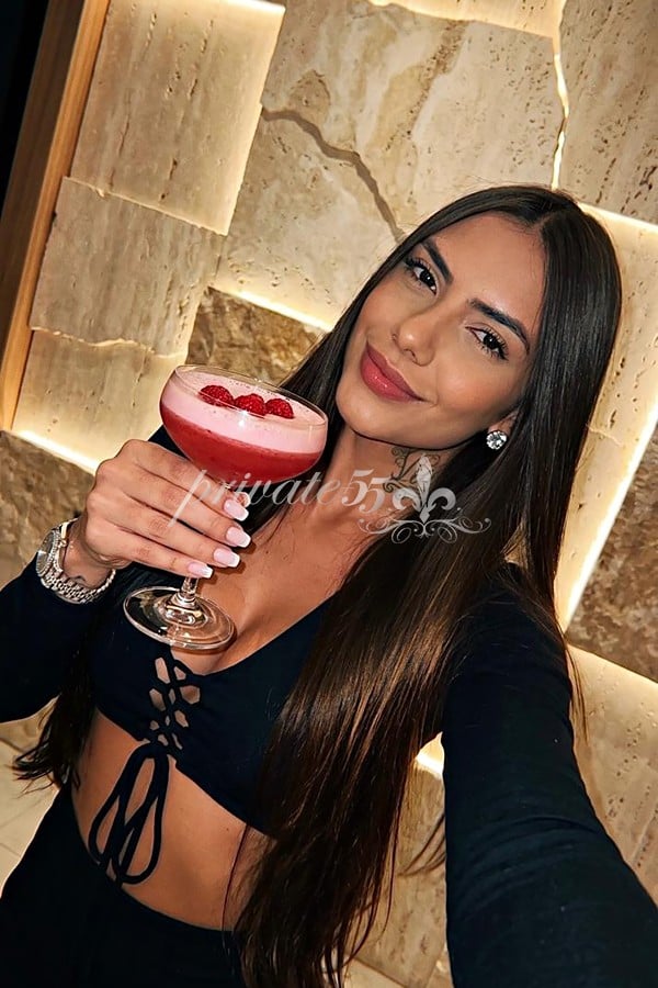 Public photo 2 of Mia  Cavalcanti