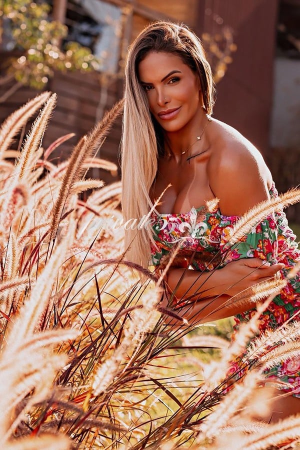 Public photo 6 of Amanda Medeiros