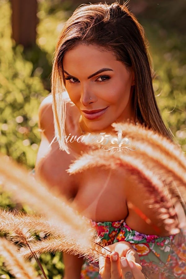 Public photo 5 of Amanda Medeiros