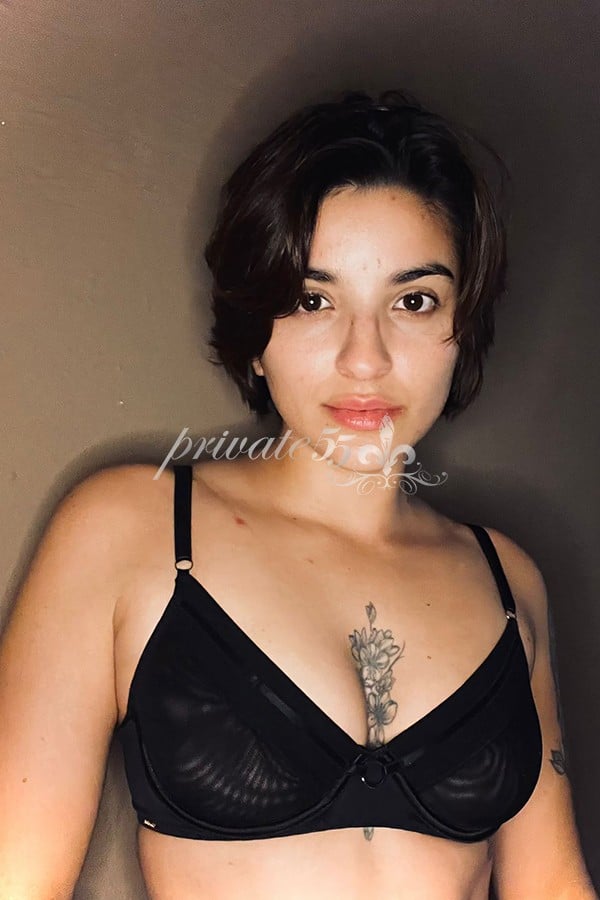 Public photo 9 of Liz Vivaz