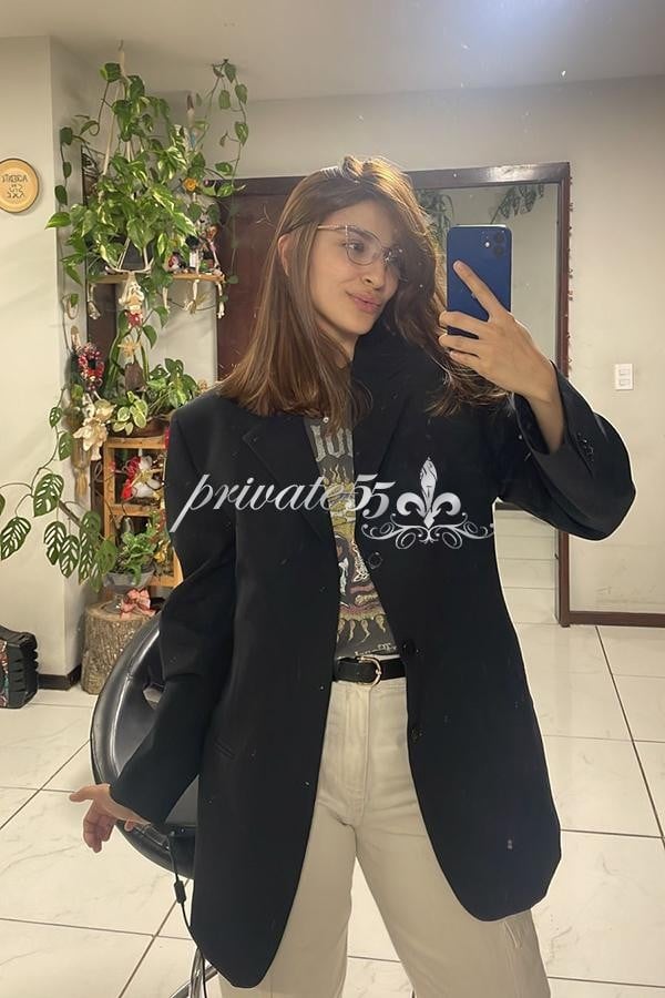 Public photo 4 of Liz Vivaz