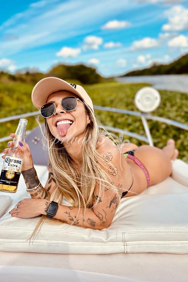 Public photo 5 of Júlia Menezes