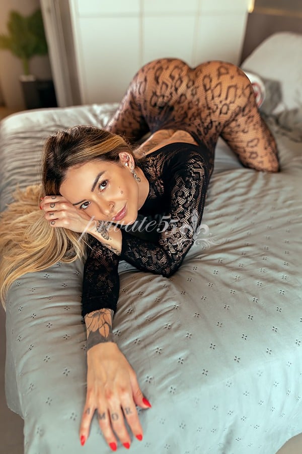 Júlia Menezes, acompanhante verificada, foto 15