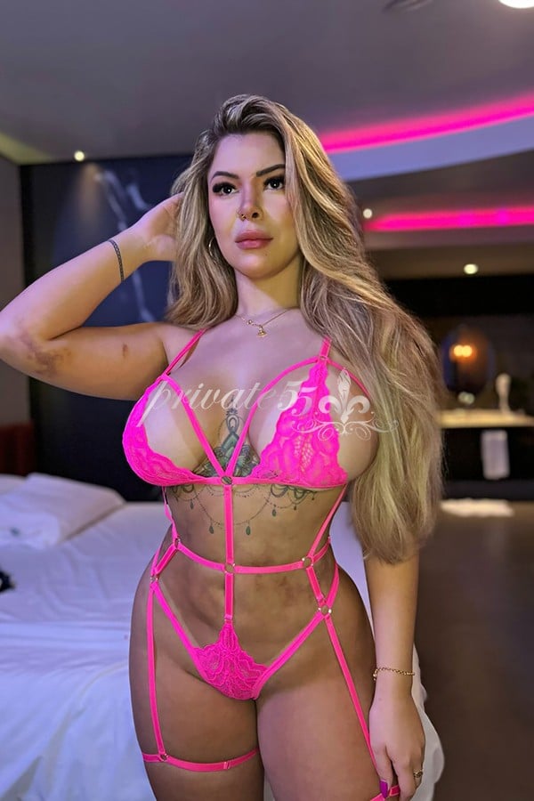Public photo 26 of Luna Alves