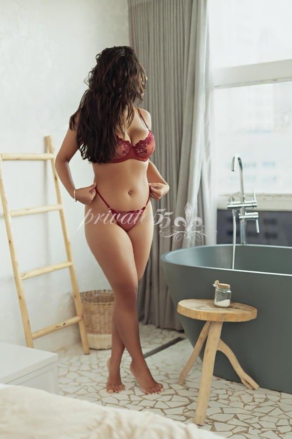 Public photo 21 of Juliana Leall