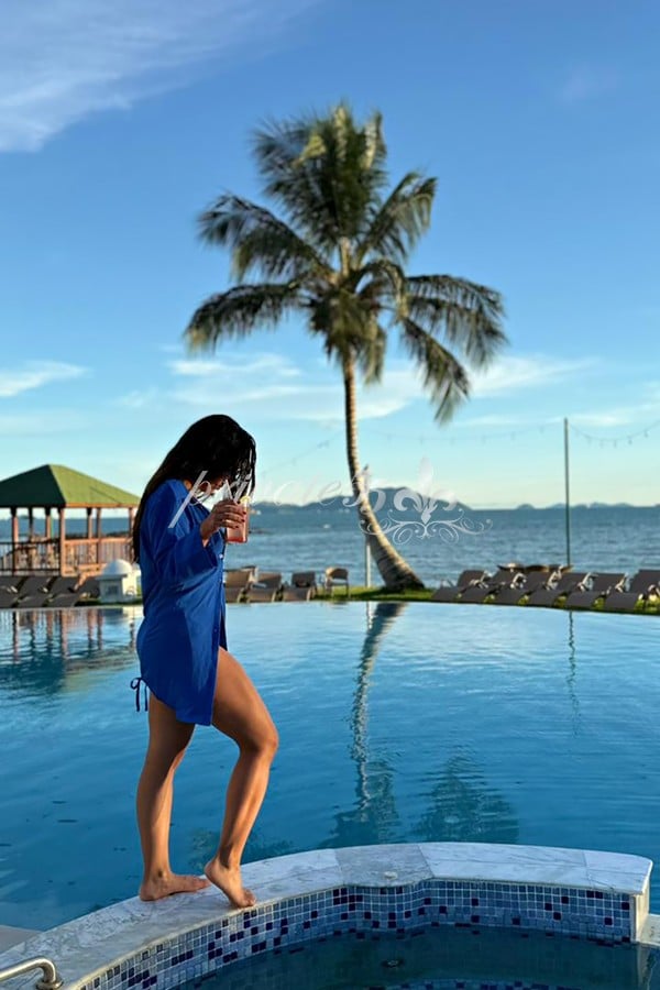 Public photo 10 of Juliana Leall