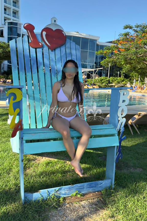 Public photo 9 of Juliana Leall