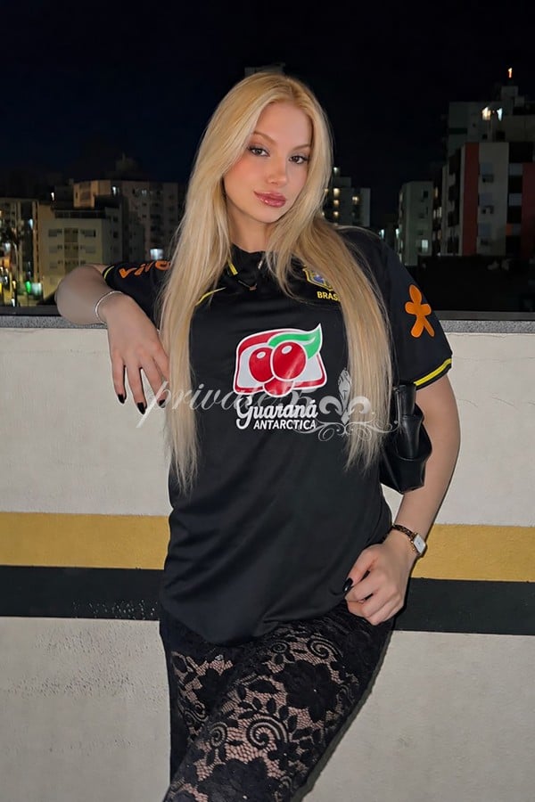 Public photo 10 of Camila Andrade