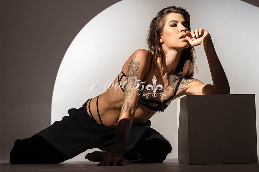 Public photo 14 of Camila Queiroz