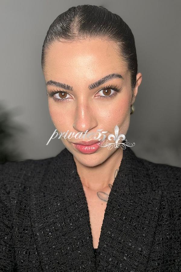 Public photo 9 of Camila Queiroz