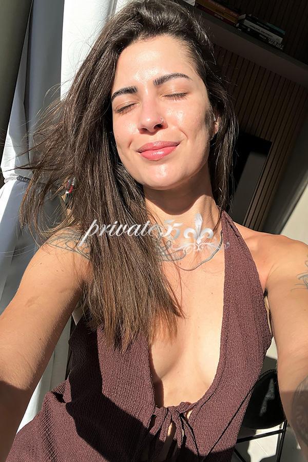 Public photo 4 of Camila Queiroz