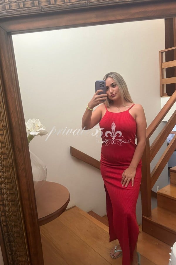 Public photo 18 of Larissa Santos