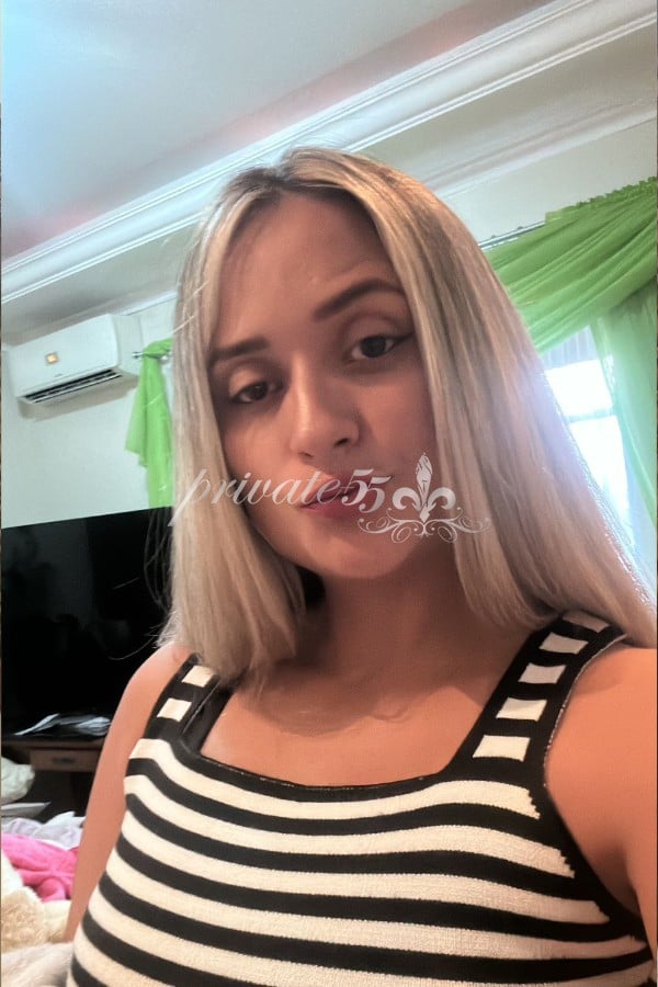 Public photo 13 of Larissa Santos