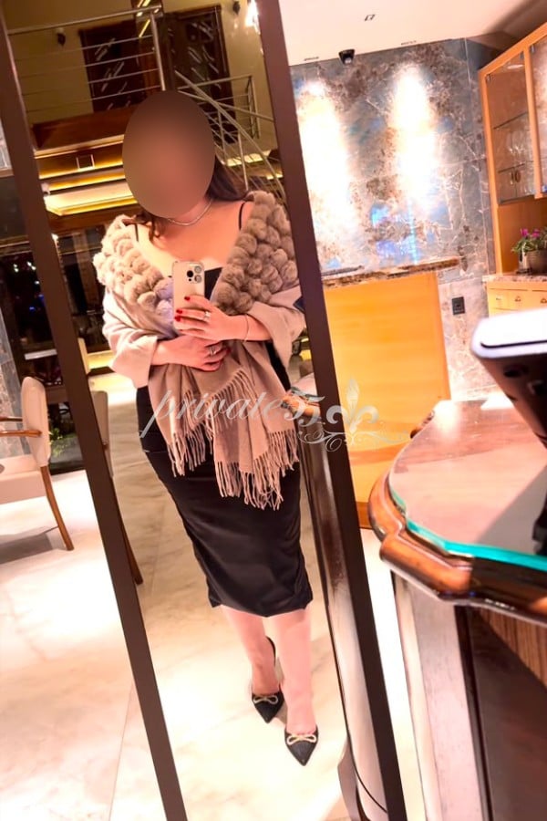 Public photo 8 of Babi Cs