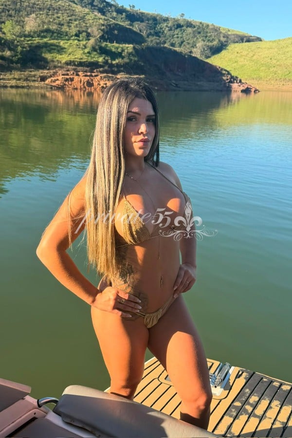 Public photo 4 of Bia Menezes