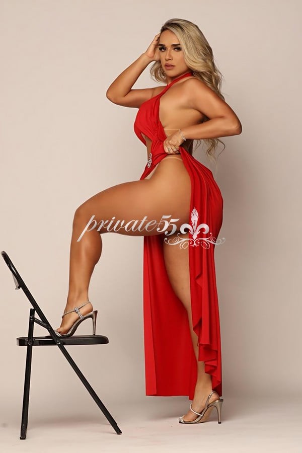 Public photo 12 of Luana Mendes