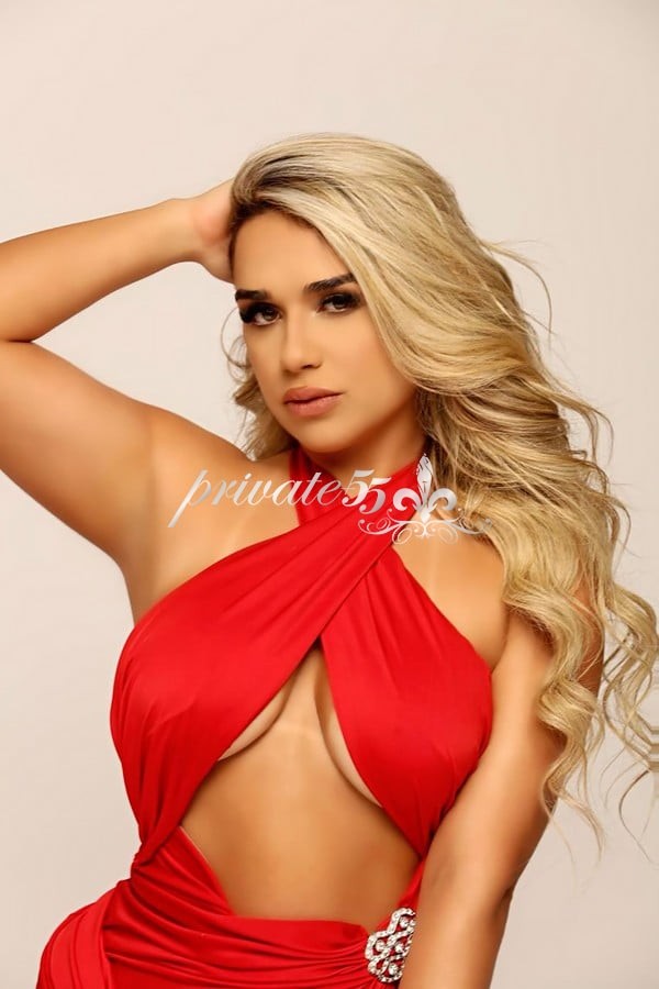 Public photo 10 of Luana Mendes