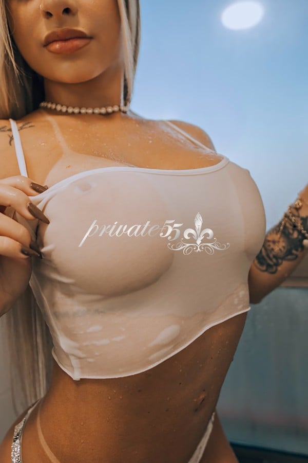 Public photo 5 of Luiza Vegas