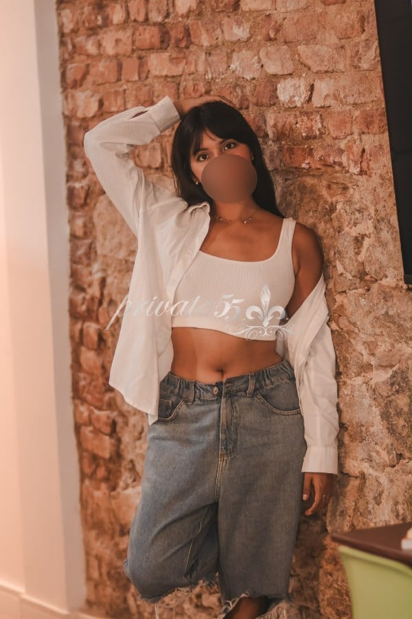 Public photo 12 of Clara Yanze