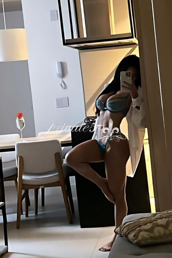 Liara Deltoro, garota de programa, foto 6