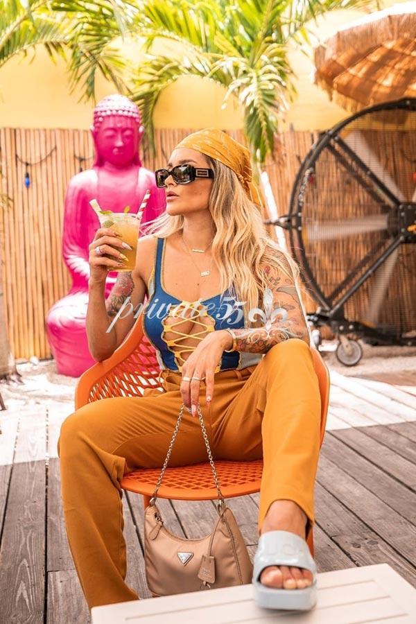 Public photo 19 of Caroline bianca