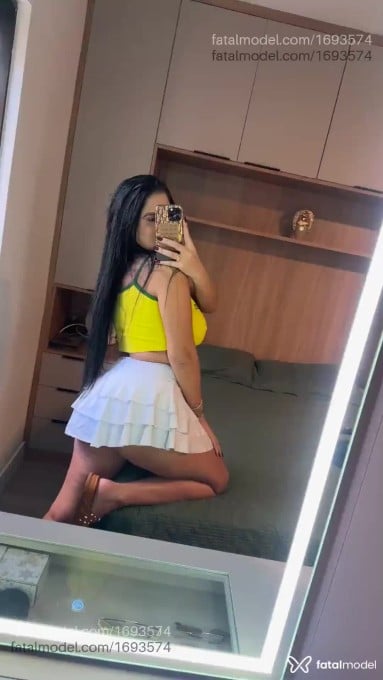 Public photo 2 of Caroline bianca