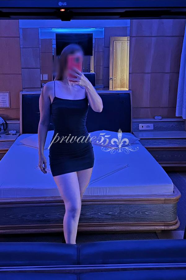 Public photo 2 of Larissa Muniz
