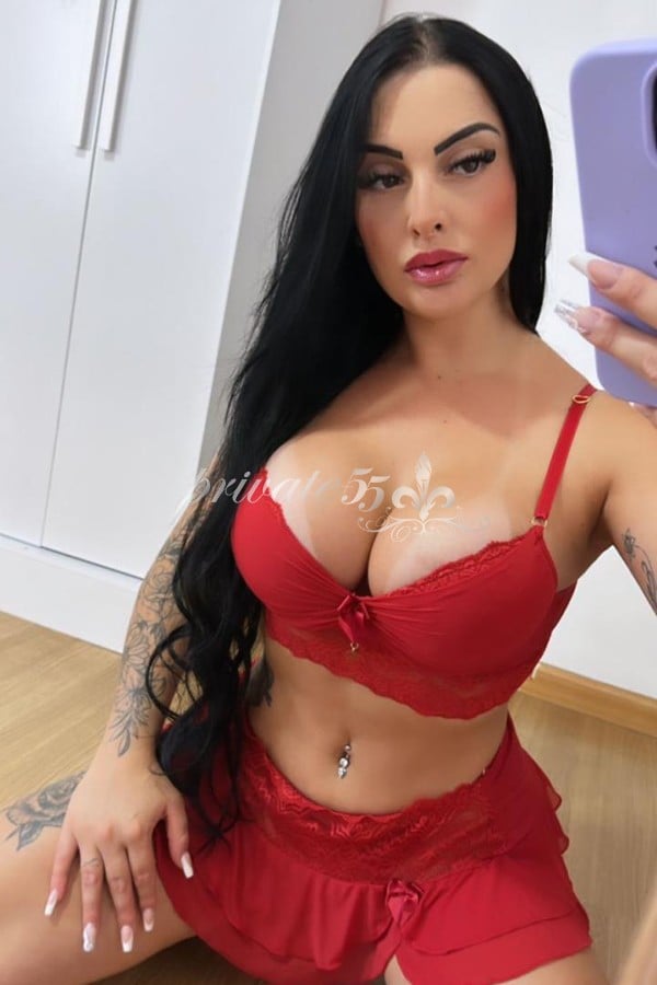 Public photo 24 of Livia Gouveia