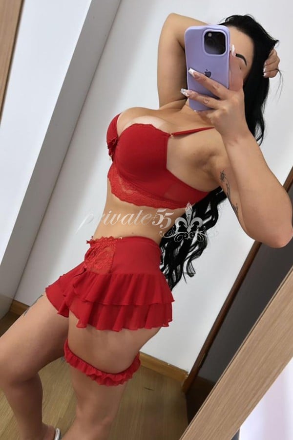 Public photo 23 of Livia Gouveia