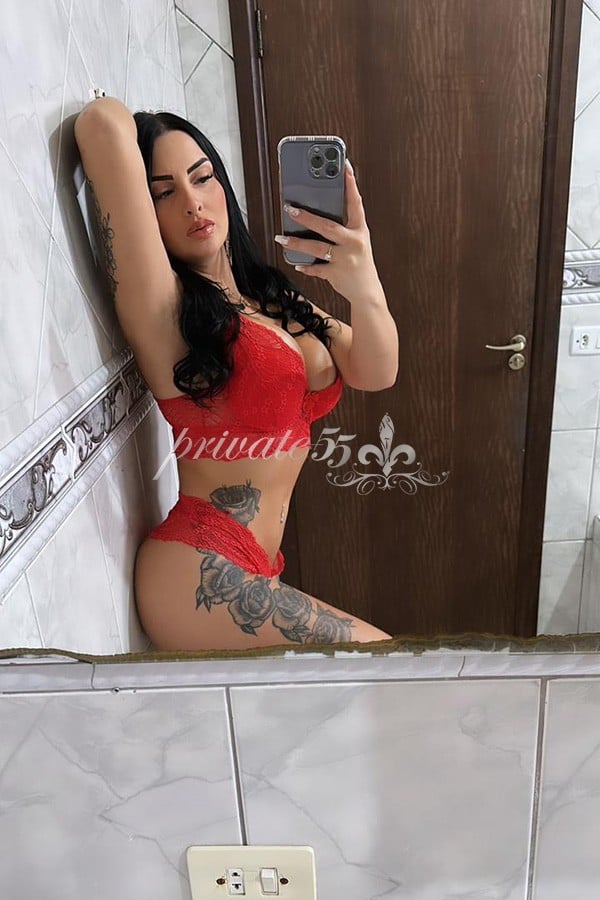Public photo 12 of Livia Gouveia