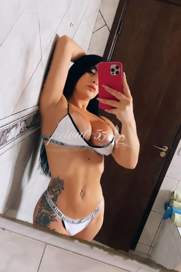 Public photo 8 of Livia Gouveia