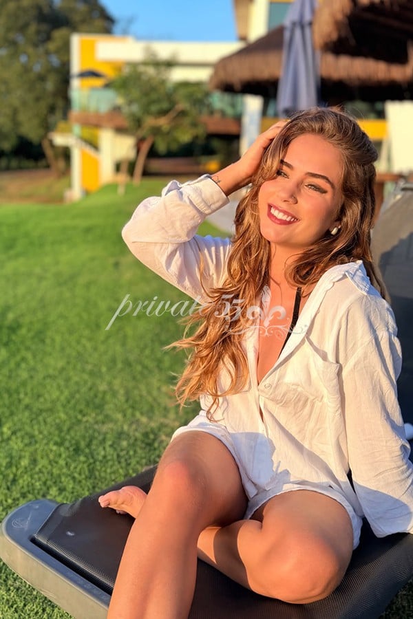 Public photo 12 of Michelly Porto