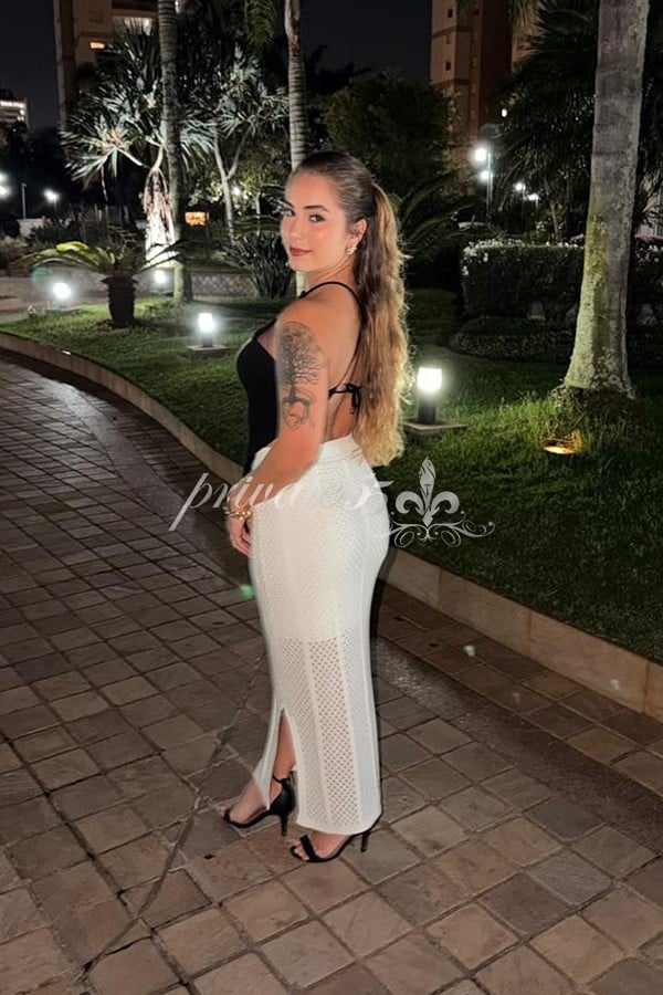 Public photo 4 of Michelly Porto