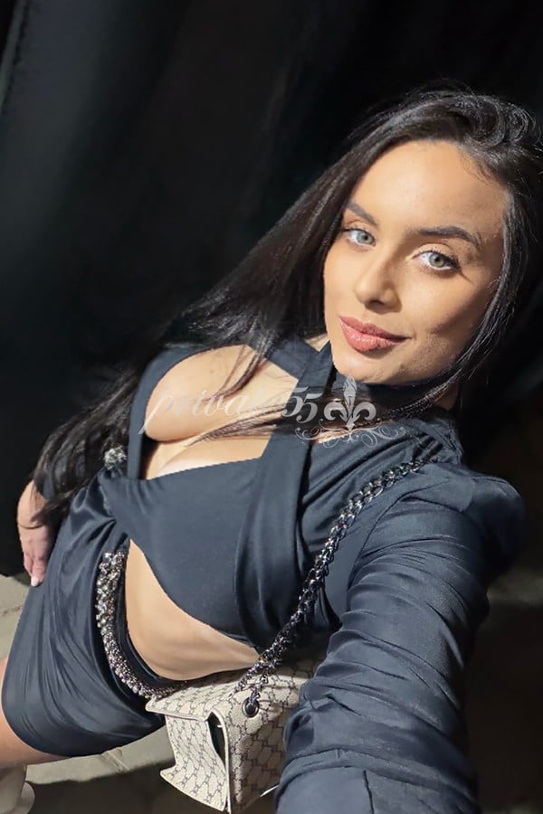 Public photo 14 of Isabella Valente